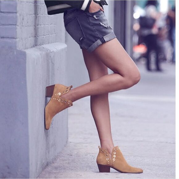 SAM EDELMAN RUBIN GROMMET ANKLE BOOTIES. - Picture 2 of 13